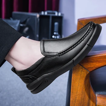 Hakiki deri erkek ayakkabısı açık Loafer'lar erkek ayakkabısı üzerinde kayma Moccasins ofis İş Elbise resmi Erkek ayakkabı erkekler